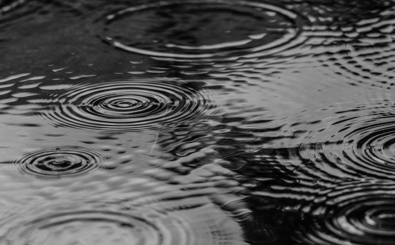 Noiembrie se încheie cu nori și frig la Cluj-Napoca. Temperaturi scăzute și ploi slabe pe parcursul zilei