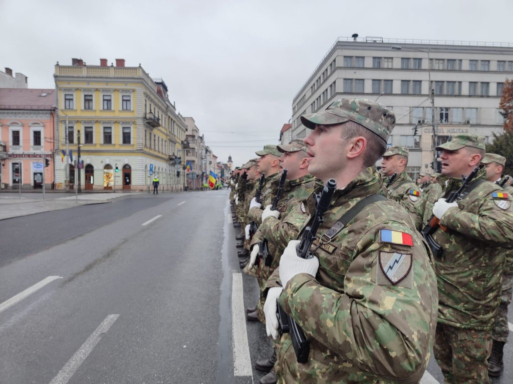Clujul se pregătește de 1 Decembrie: Sute de militari, la ultimele repetiții din centrul orașului. Programul de Ziua Națională a României
