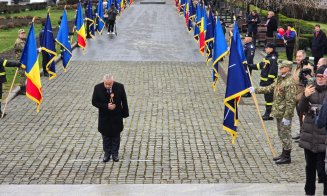 Au început manifestările de 1 Decembrie la Cluj. Festivitate de depunere de coroane în Piața Mihai Viteazul