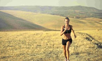 Maratonistul și sprinterul: analiza comparativă între creditul ipotecar și cardul de credit online BCR