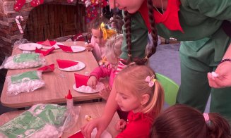 O zi pe care copiii din Vultureni nu o vor uita prea curând: Moș Niculae le-a citit scrisorile și a venit cu cadouri