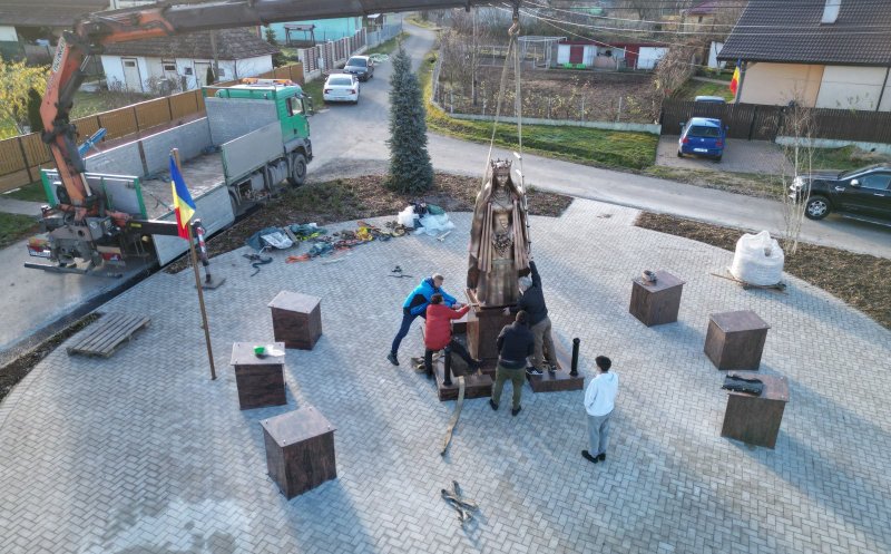 O comună din Cluj se îmbogățește cultural: Statuia Reginei Maria, amplasată în centrul său. Urmează dezvelirea oficială cu eveniment special