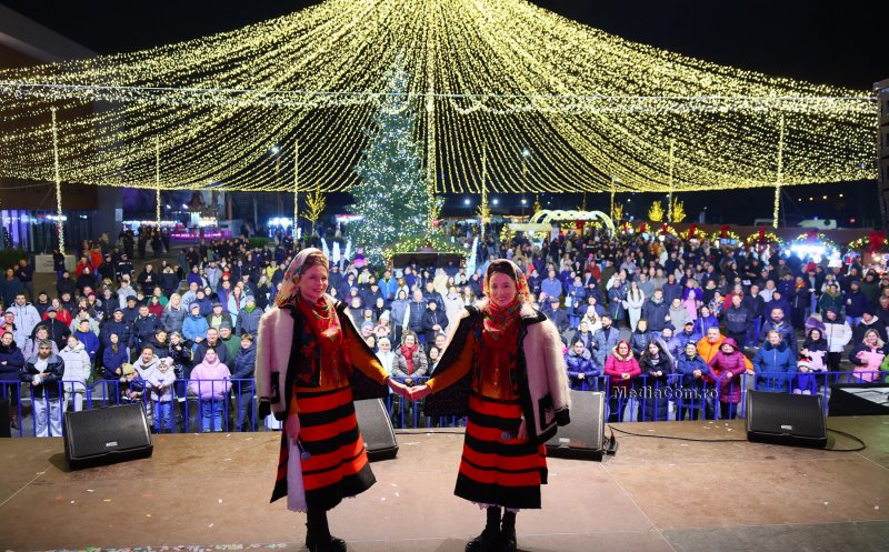 O seară plină de emoție la Târgul de Crăciun Turda: Gemenele Maramureșului, Suzana și Daciana Vlad, au cucerit scena / VEZI programul săptămânii