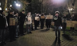 Studenții clujeni, din nou în stradă. Marș și miting de protest în centrul Clujului și la Prefectură: „Bursele înapoi, jos austeritatea!”