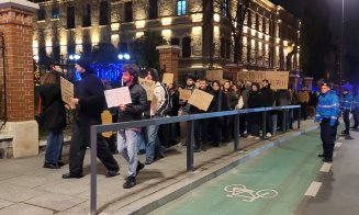 Studenții clujeni, din nou în stradă. Marș și miting de protest în centrul Clujului și la Prefectură: „Bursele înapoi, jos austeritatea!”