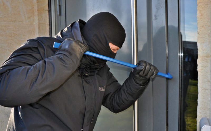 Scene de groază în Cluj: O femeie a fost atacată în locuința ei și jefuită de propriul soț