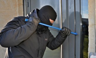 Scene de groază în Cluj: O femeie a fost atacată în locuința ei și jefuită de propriul soț