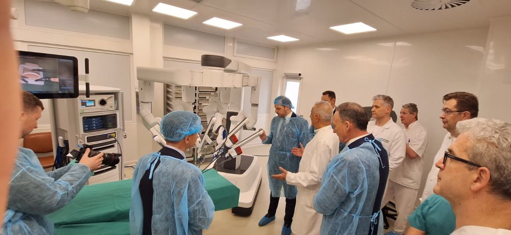 Ministrul Sănătății, la Spitalul Clinic Municipal. A evaluat integrarea robotului DaVinci în activitatea chirurgicală