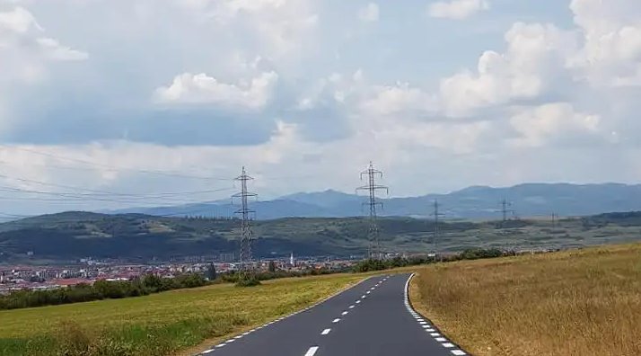 Accident pe centura Florești - Grigorescu. O mașină s-a răsturnat în șanț