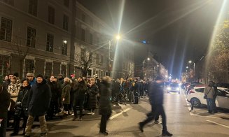 A 5-a seară de proteste la Cluj! Mii de persoane la marșul pentru libertatea justiției: „Independență, nu obediență!”/ „Savonea, demisia!”