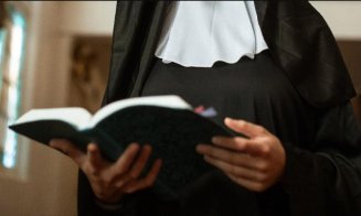 Cerșetor deghizat în călugăriță, surprins într-un tren pe ruta Iași–Cluj: „Dumnezeu vede și iartă. Nu e bine să judeci"