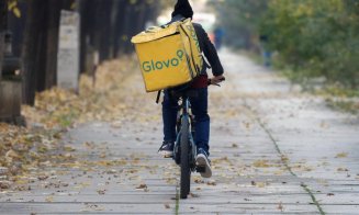 Câți bani face un curier Glovo la Cluj-Napoca? „Trebuie să fii disponibil și când plouă sau când ești obosit” / „Nu am rămas cu aproape nimic la finalul săptămânii”