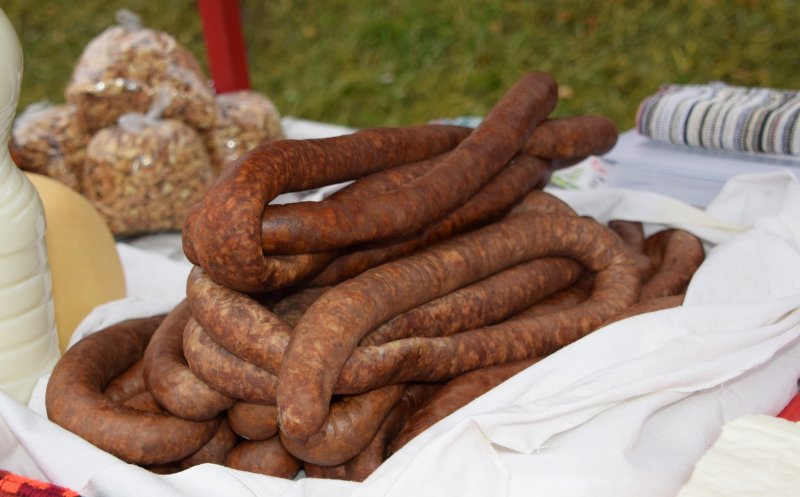 Bunătăți de la producătorii locali, la Târgul de Crăciun din Frata