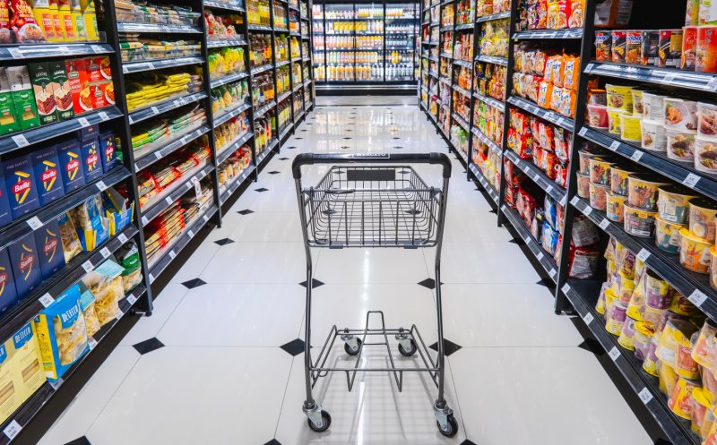 Programul marilor lanțuri de magazine de Crăciun 2025