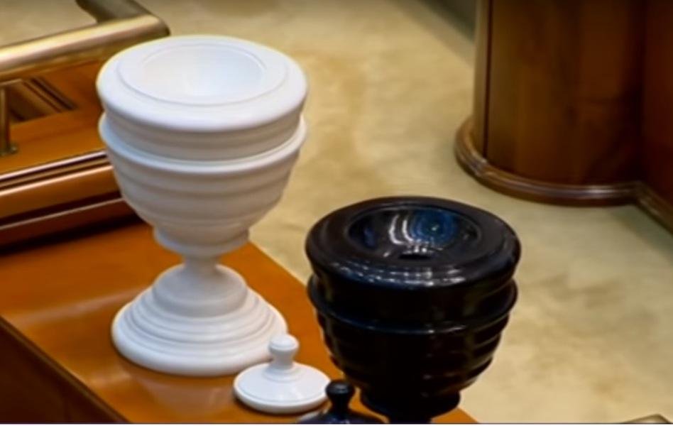 AUR atacă doi miniștri în aceeași zi: moțiune împotriva lui Radu Marinescu la Cameră și împotriva lui Cătălin Predoiu la Senat