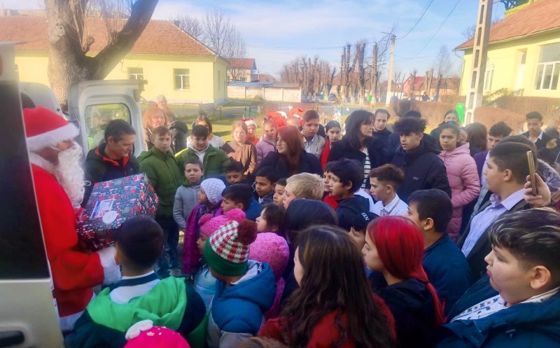 Acțiuni faine și dorințe împlinite. 800 de copii din localitățile clujene Horea, Huedin, Cara, Suatu, Călățele și Baia de Arieș au primit vizita unui Moș Crăciun timpuriu