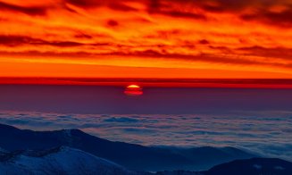 Cerul și pământul... / Apus de soare în seara de Crăciun, de pe Vârvul Omu