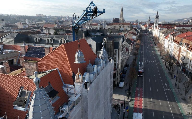 Avansează lucrările de reablitare la Prefectura Cluj. Partea exterioară a clădirii, aproape gata