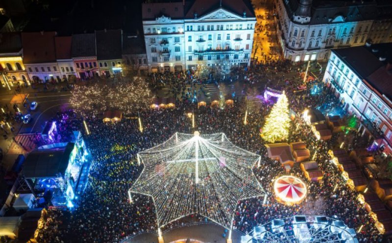 Revelion 2026 la Cluj-Napoca: atmosferă de sărbătoare, concerte, spectacol de drone și lumini în Piața Unirii