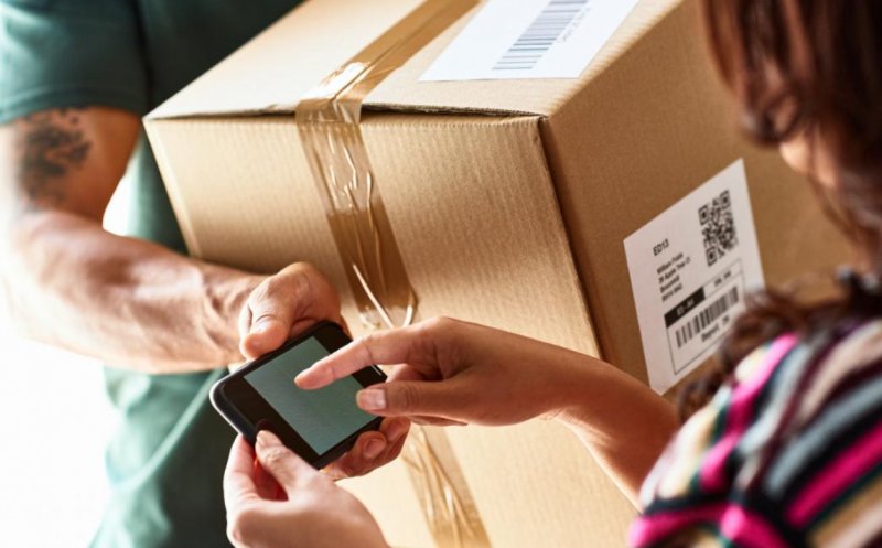 Taxă de 25 lei pentru coletele extracomunitare în România. Cine va trebui să o plătească