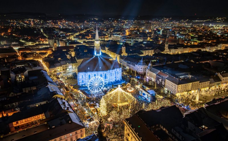 Revelion 2026 la Cluj-Napoca în imagini. Spectacol de drone și lumini în Piața Unirii. Cum au sărbătorit clujenii trecerea dintre ani