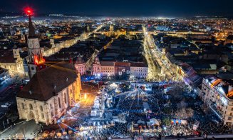 Revelion 2026 la Cluj-Napoca în imagini. Spectacol de drone și lumini în Piața Unirii. Cum au sărbătorit clujenii trecerea dintre ani