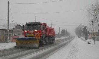 Intervenţii pentru deszăpezire pe drumuri din 14 judeţe, între care și la Cluj, şi pe mai multe tronsoane de autostradă