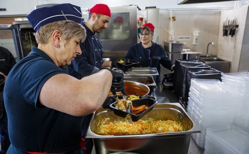 O masă sănătoasă pentru peste 3.000 de elevi din Cluj-Napoca. Primăria alocă 3.4 milioane lei