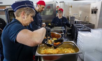 O masă sănătoasă pentru peste 3.000 de elevi din Cluj-Napoca. Primăria alocă 3.4 milioane lei