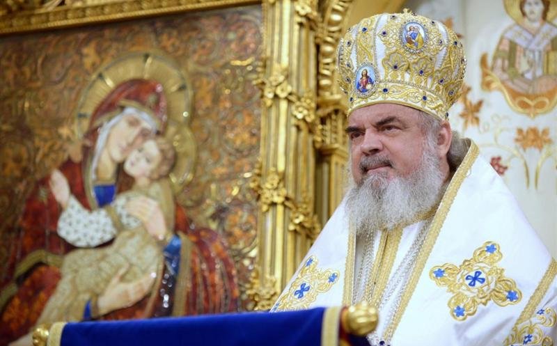 Patriarhul Daniel va săvârşi Sfinţirea Mare a Apei, de Bobotează. 10.000 de litri de agheasmă vor fi distribuiți credincioșilor