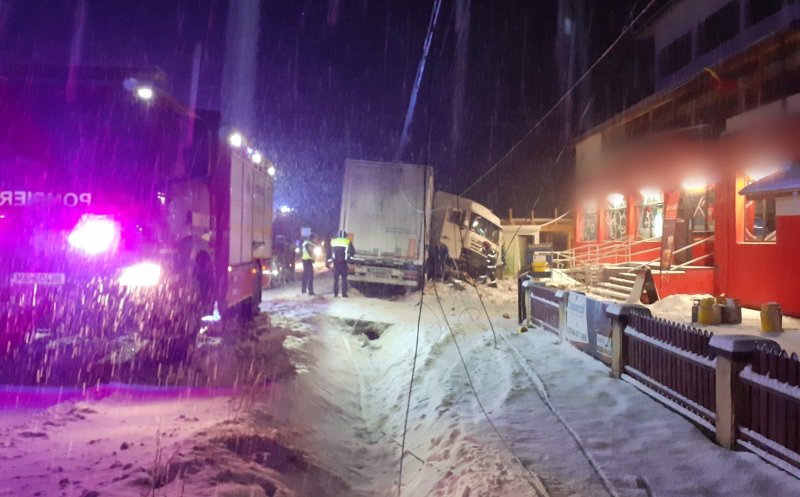 Accident rutier cu un TIR pe un drum din Cluj. A intervenit echipajul de Descarcerare