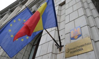 Incendiu la sediul Ministerului Finanțelor: a ars o parte din acoperişul clădirii