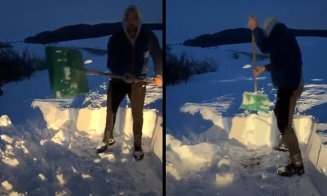 La lopată, în zăpadă până la genunchi pe un drum județean din Cluj: ”Astea-s noile utilaje”