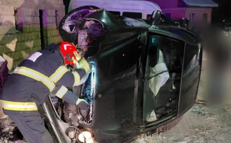 Încă o mașină răsturnată lângă Cluj. O femeie și adolescent, transportați la spital