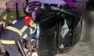 Încă o mașină răsturnată lângă Cluj. O femeie și adolescent, transportați la spital