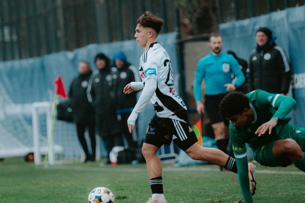 Alex Bota, dorit de un club legendar din Italia. Ce răspuns a oferit mijlocașul