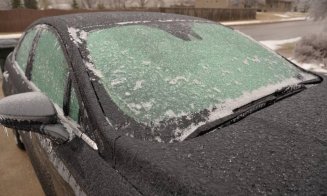 Dezghețarea mașinii pe ger extrem: metoda „secretă” ignorată de mulți șoferi. Scapi de gheață în câteva minute