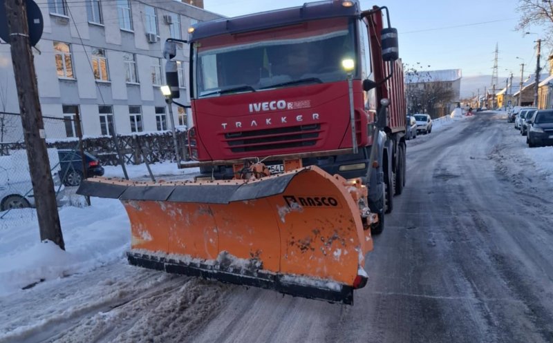 Deszăpezire la foc continuu în Turda. Zeci de străzi curățate într-o singură zi