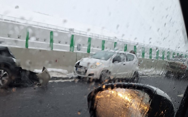 Accident rutier pe DEx4 Tureni. Traficul a fost oprit temporar și din cauza poleiului