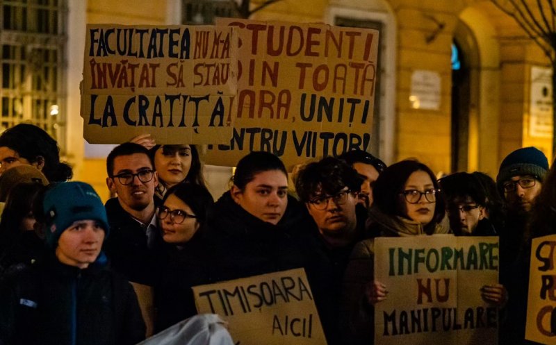 Studenții de la UBB Cluj ies în stradă pentru a protesta împotriva majorării taxelor de școlarizare: "Vrem ca educația să fie un drept. Nu un privilegiu!"