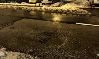 ”În TOT Clujul au răsărit cratere de dimensiuni diferite după ce s-a topit zăpada. Parcă s-a topit asfaltul... Lucru de mântuială”