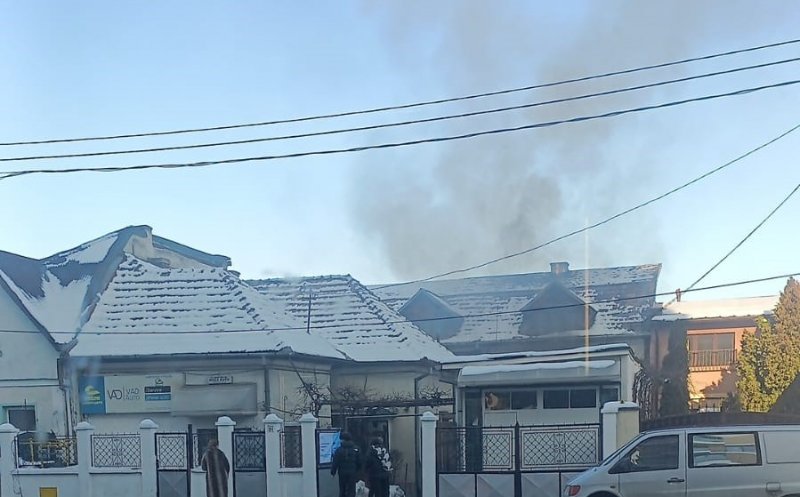 A luat foc o casă din Cluj-Napoca. Intervenție de urgență a pompierilor