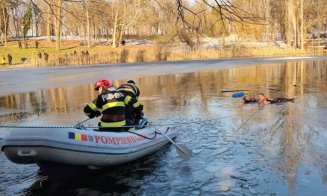 Un nepalez a salvat o fetiță care a căzut într-un lac rece ca gheața la Craiova. Bărbatul n-a mai putut să iasă singur din apă