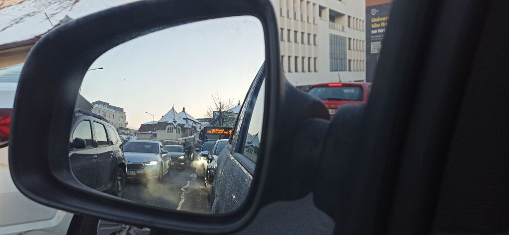 Trafic BLOCAT în Cluj-Napoca / Călătorii CTP: 'Degeaba ai benzi dedicate. Busul nu zboară'