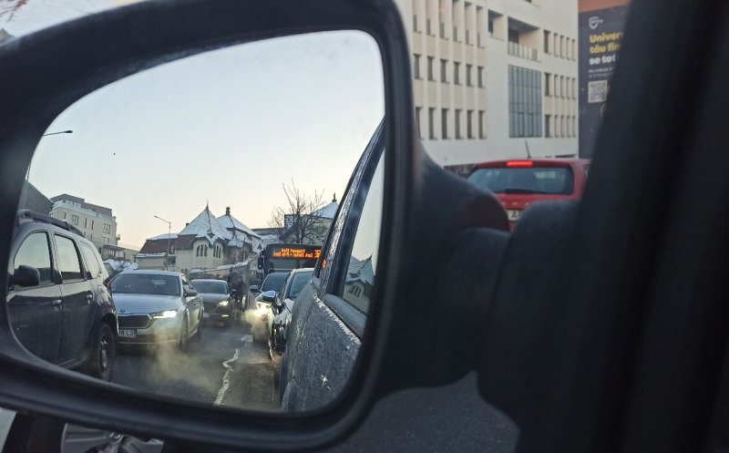 Trafic BLOCAT în Cluj-Napoca / Călătorii CTP: 'Degeaba ai benzi dedicate. Busul nu zboară'