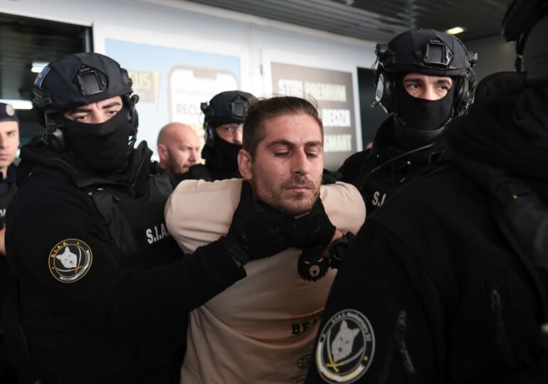 Al treilea suspect în cazul crimei de la Sibiu, adus în România după ce a fost prins în Indonezia