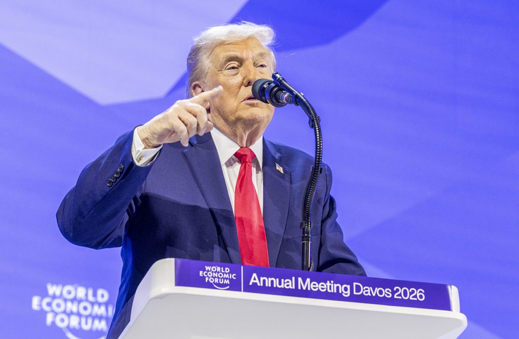 Glume, ironii și amenințări. Trump îi irită pe liderii europeni și tensionează tot mai puternic relația dintre SUA și UE / „Fără noi, acum ați vorbi cu toții germană”