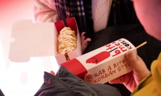 Sute de clujeni au încercat preparatul-vedetă din noua locație Bite Me Korea din Iulius Mall