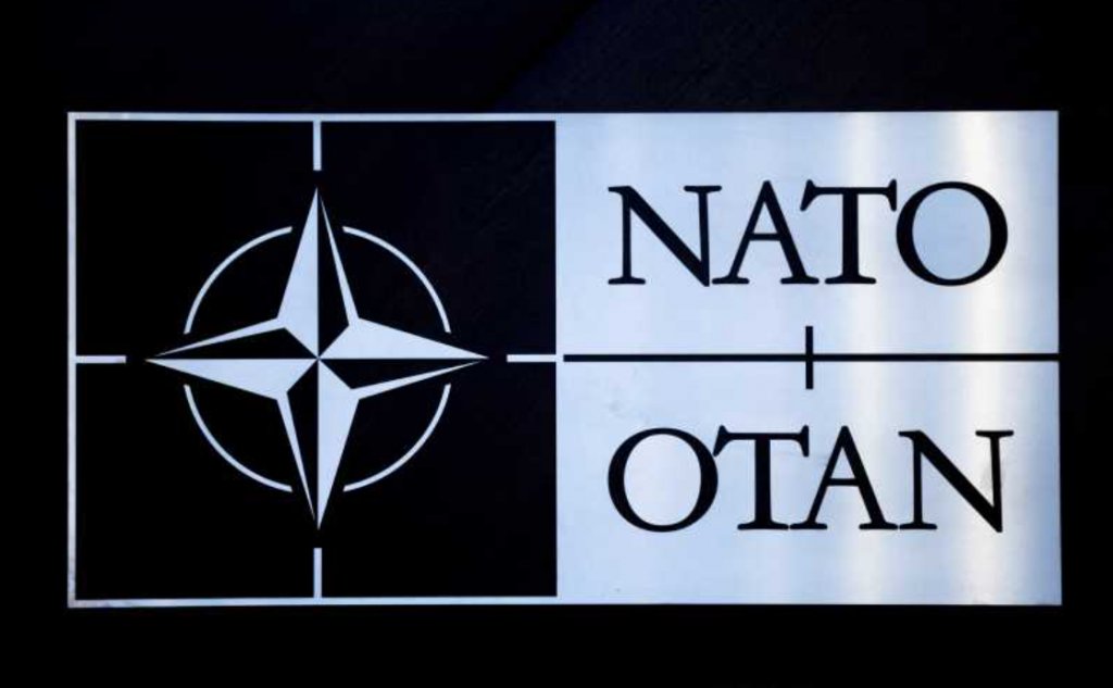 NATO își extinde stocurile de arme și dezvoltă o „zonă defensivă” robotică pe flancul estic