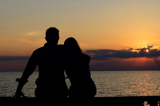 Un specialist în relații dezvăluie care sunt cele 7 obiceiuri practicate de cuplurile fericite